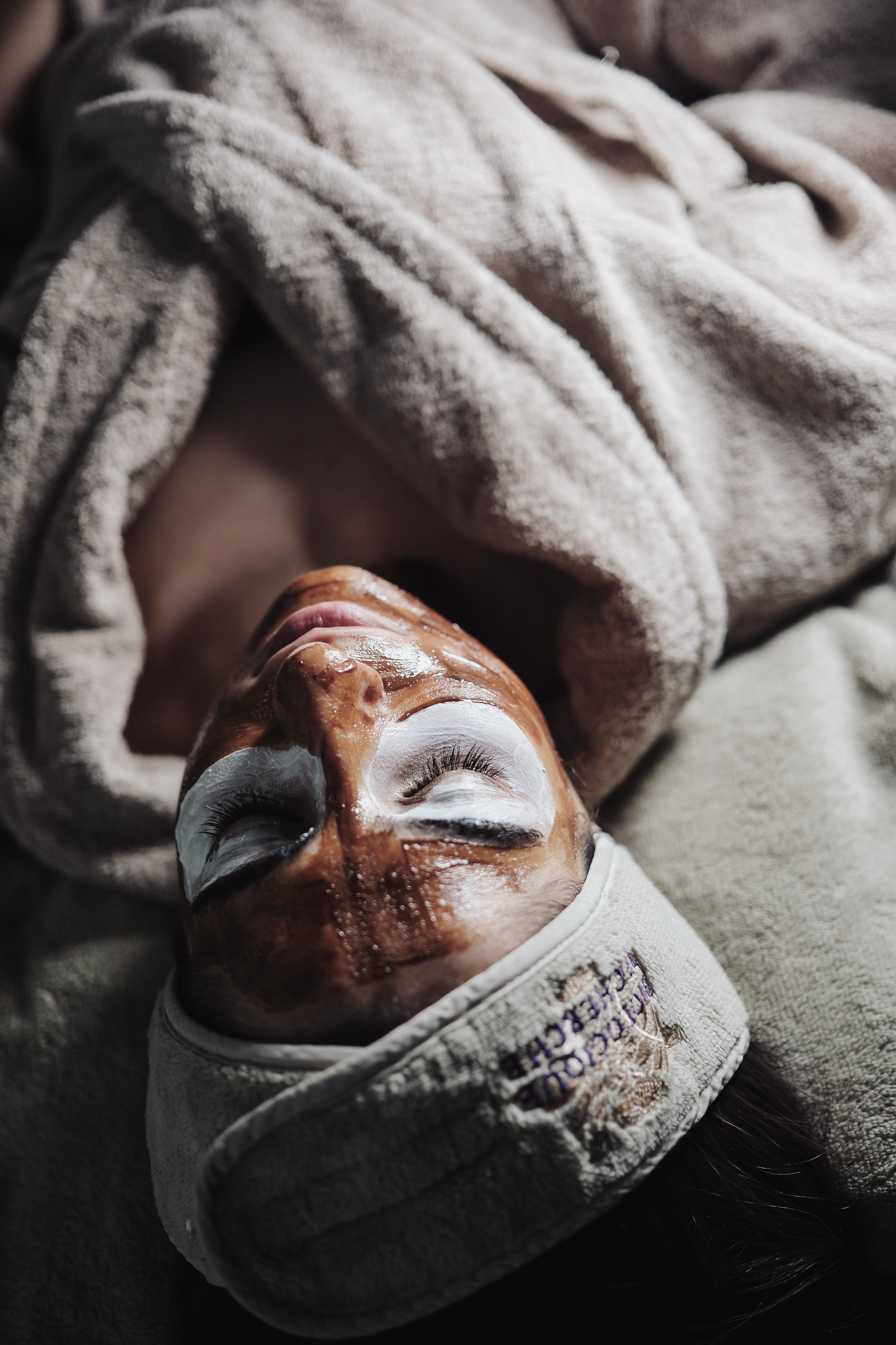 Peeling aux acides de fruits bakımının görseli