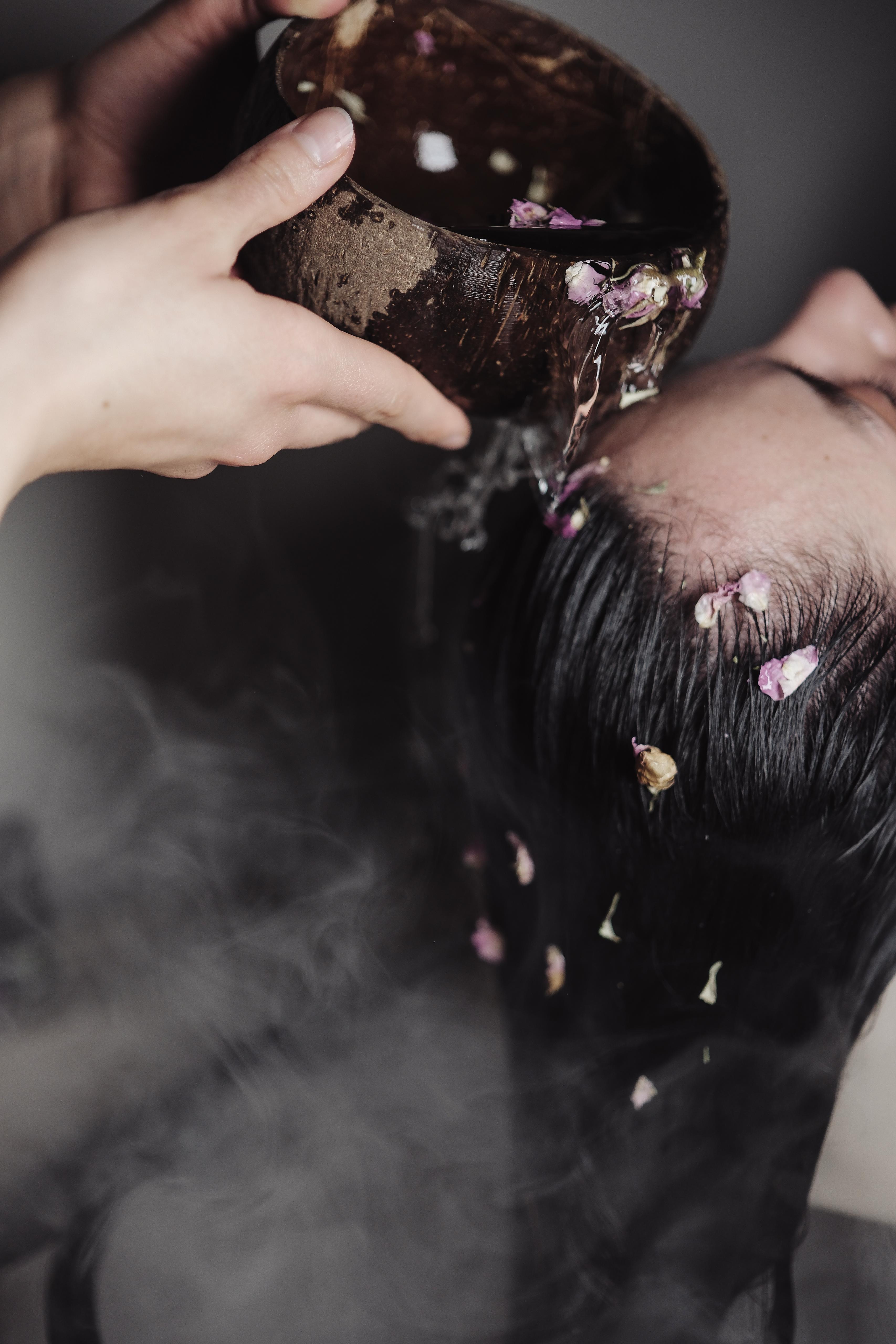 Çiçek suyuyla yıkama görseli